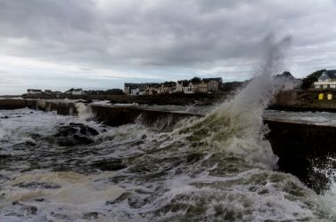 Selon l'IGEDD et l'IGA, près de 900 bâtiments, dont plus de la moitié sont des logements, sont menacés par le recul du trait de côte d'ici à 2028.