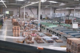 Une plateforme logistique de Lyreco.