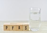 Les pistes de l’Anses pour renforcer la surveillance des PFAS