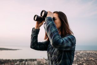 jumelles-vue-Alex Photo-AdobeStock_431843306