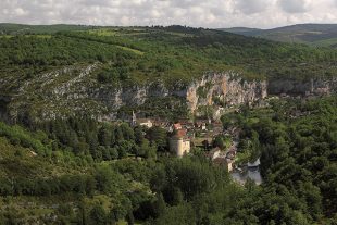 Cabrerets, le château et le village