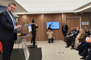 Face à Catherine Vautrin, Luc Carvounas souligne "une certaine déception" face au Pacte des solidarités.