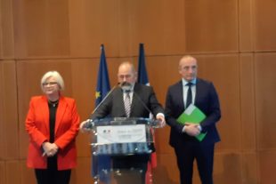 Catherine Vautrin, Philippe Laurent et Laurent Marcangeli, le 8 janvier lors des voeux du CSFPT.