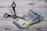 Argent euro dollar change echange banque  monnaie ciseaux coiffeur