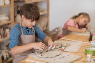 education-artistique-culturelle-ulza-AdobeStock_977314111