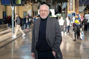 Eric DEBARBIEUX,  professeur émérite en sciences de l'éducation, et auteur de nombreux ouvrages dont L'École face à la violence.