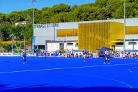 Le terrain du complexe Saint-Côme (Salon-de-Provence) accueille les scolaires et des matchs de hockey sur gazon (car aux normes de la fédé), de foot…