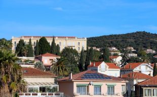 patrimoine-panneau-solaire- Jonathan Stutz-AdobeStock_161326335(1)