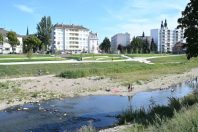 es berges du canal de l’Ill à Mulhouse ont été renaturées après démolition d’une ancienne friche industrialo-administrative. Cela assure aussi 
la continuité de la trame verte et bleue.