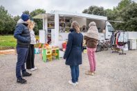 Le syndicat Pic & Étang et Suez ont mis en place une recyclerie mobile
pour encourager le réemploi et diminuer l'incinération des déchets.