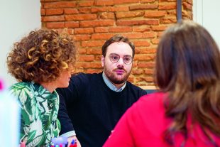 Julien Triaire travaille sous contrat de projet à la mairie de Toulouse en tant que chef de projet « modernisation RH, dématérialisation du dossier unique de l’agent ».