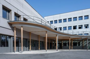 Les collèges, comme ici le collège Alain à Saint-Fons (Rhône), représentent 70 % des bâtiments concernés.