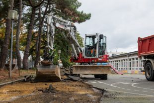 Une vingtaine d’écoles ont été végétalisées depuis le début 
du lancement du plan Pleine terre à Nantes (Loire-Atlantique).
