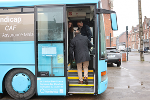 BD_565A0121busbleu_NFagooLightMotiv2