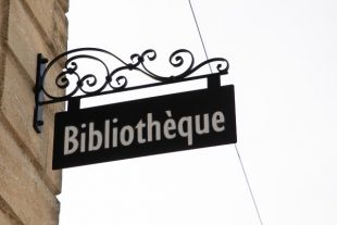 Bibliothèque-OceanProd-AdobeStock_1375842924