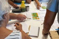 Des tables rondes ont été organisées par thématique, réunissant des membres du comité de suivi, des techniciens et les élus des différents groupes politiques.