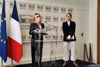 Isabelle Santiago (à gauche) regrette « une implication inégale des départements »