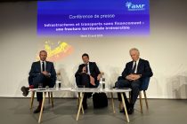 David Lisnard entouré des co-présidents de la commission transports de l’AMF Sylvain Laval et Frédéric Cuillerier