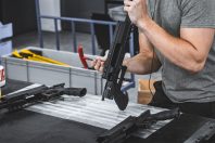 Depuis 1991, l'entreprise conçoit des armes pour les besoins des forces de l'ordre d'une soixantaine de pays.