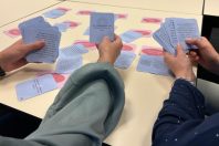 Le non-jugement, la confidentialité et la bienveillance 
sont de mises lors d’une partie du jeu « Normal, non ? ».
