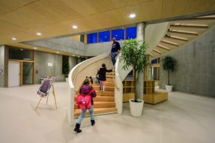Chaque structure du pôle éducatif Gisèle-Halimi de Valenciennes dispose de locaux dédiés et de nombreux espaces mutualisés favorisant les échanges.
