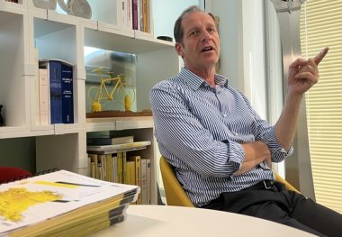Christian Prudhomme dans son bureau d'Amaury Sport Organisation (ASO)