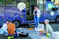 Le camion itinérant sillonne les communes du département et accueille parents et enfants de manière gratuite, anonyme et sans rendez-vous.