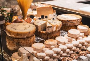 Quand les centres-villes font la part belle aux halles alimentaires