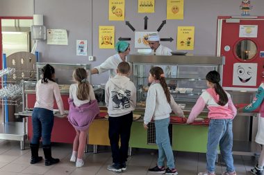 cantine de l'école Joseph Lair à Saint-Jean d’Angély.