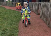 Comment les crèches de Rennes réemploient les tenues professionnelles