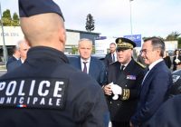 De dr à g : Bruno Retailleau, ministre de l'Intérieur, Frédéric Rose, préfet des Yvelines, et François-Noël Buffet, ministre auprès du ministre de l'Intérieur, le 2 septembre 2025 à Sartrouville (Yvelines).