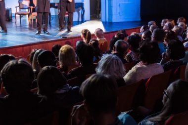 spectacle-Andrey Lapshin-AdobeStock_233239928