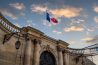 Sébastien Lecornu reconduit par Emmanuel Macron à Matignon et déjà face à des urgences pour les collectivités