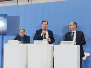 André Laignel, Antoine Homé, Emmanuel Sallaberry, au Congrès des maires 2025.