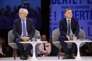 Jean-Paul Jeandon, maire (PS) de Cergy (Val-d’Oise), et Frédéric Masquelier, maire (LR) de Saint-Raphaël (Var), co-présidents de la commission prévention de la délinquance et sécurité de l’AMF.