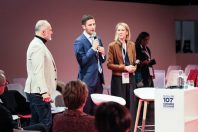 Daniel Cornalba (micro) et Clotilde Robin ont présidé le forum sur le SPPE du congrès des maires