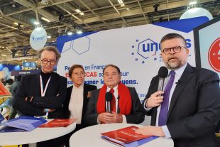 « Je n’ai jamais vu un exécutif venir donner un coup de rabot sur les politiques sociales », affirme Luc Carvounas (à droite)