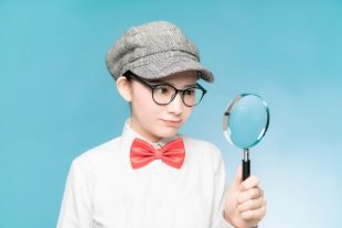 femme-loupe-metamorworks-AdobeStock_218969758