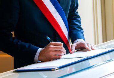 maire-Colombe Delons-AdobeStock_1741583712