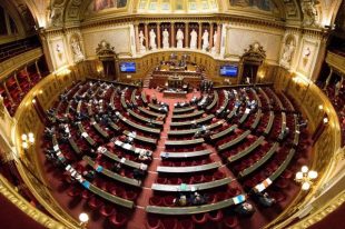 2048px-Sénat-4_(47547673571)