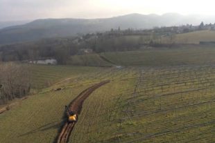 La communauté de communes Rhône Crussol met en pratique une technique d'hydrologie régénérative, le Keyline design, auprès de sept agriculteurs.