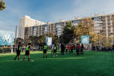 A Marseille, un terrain abandonné a rapidement été transformé en City stade, avec espace de musculation et boulodrome.