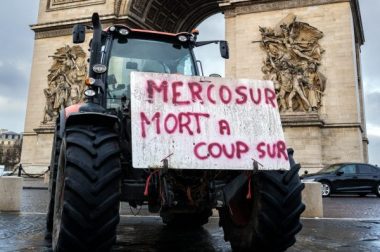 Manifestations d’agriculteurs : qui doit payer les frais de nettoyage assurés par les collectivités ?