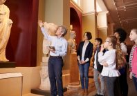 En quoi le cas du Louvre questionne-t-il la sécurité des musées ?