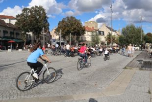 À Conflans-Sainte-Honorine, la place Fouillère a été transformée de parking en place piétonne en bord de Seine.
La communauté urbaine Grand Paris Seine & Oise a porté la maîtrise d’ouvrage de ce chantier de 4 millions d’euros.