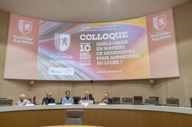 Manuels papier ou numériques au lycée : la Nouvelle-Aquitaine débat avant d’arbitrer