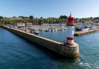 Entrée du port de l'île de Groix, en Bretagne.