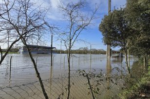 Après les crues, les pelouses sportives entre réanimation et soins intensifs