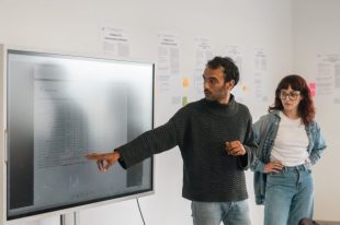 Réunion du collectif "Démocratiser la politique" (Kevin Bhema Vacher (dir.), Taoufik Vallipuram, Tara Dickman, Eléonore Machado)