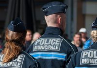 Entre 2020 et 2024, les effectifs de police municipale ont bondi de 19 % en France. Pourtant, la délinquance enregistrée, elle, est globalement en baisse depuis 2016 : le nombre de vols baisse chaque année de 2 à 8 %, selon leur niveau de violence.